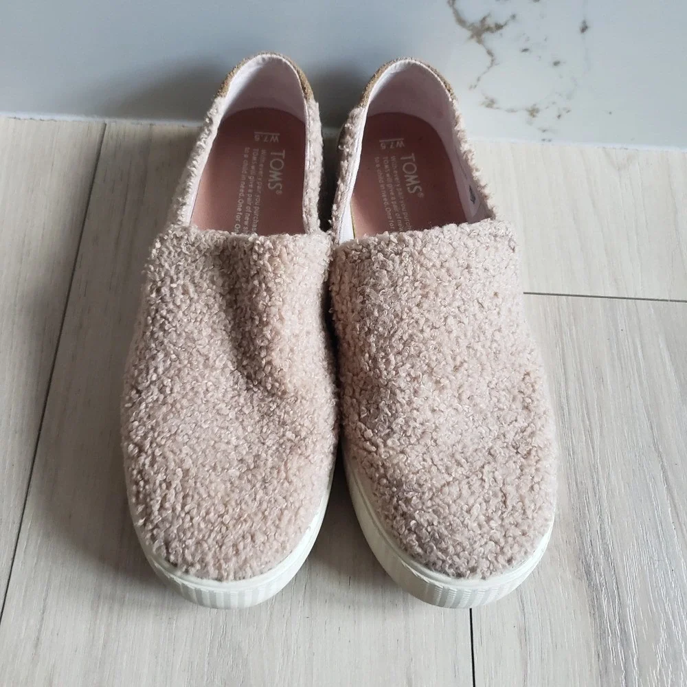TOMS Sneakers Womens 7.5 Pink Sherpa Leather Sunset Faux Shearling Slip On Shoes